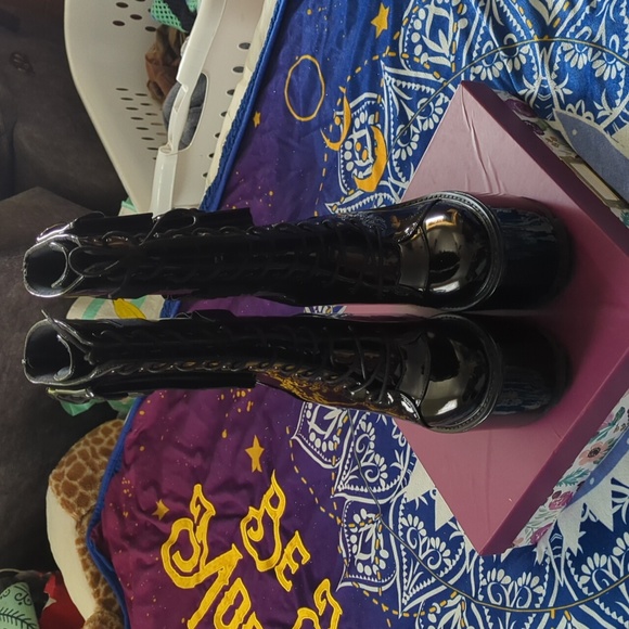 YRU Dune Desert - Black Patent Platform Boots - Picture 3 of 7